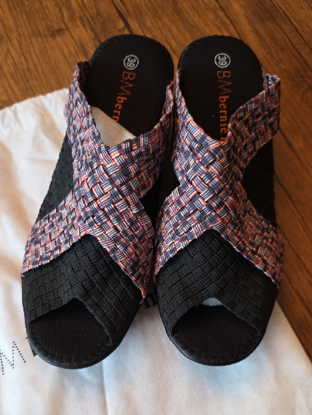 bernie mev. Bernadette Criss Cross Platform Wedges - Picture 3 of 6
